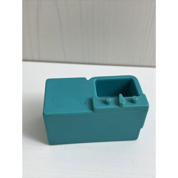 Vintage Fisher-Price Little People Hospital 3 Pieces: Ambulance, sink & bed #931 - Picture 5 of 16